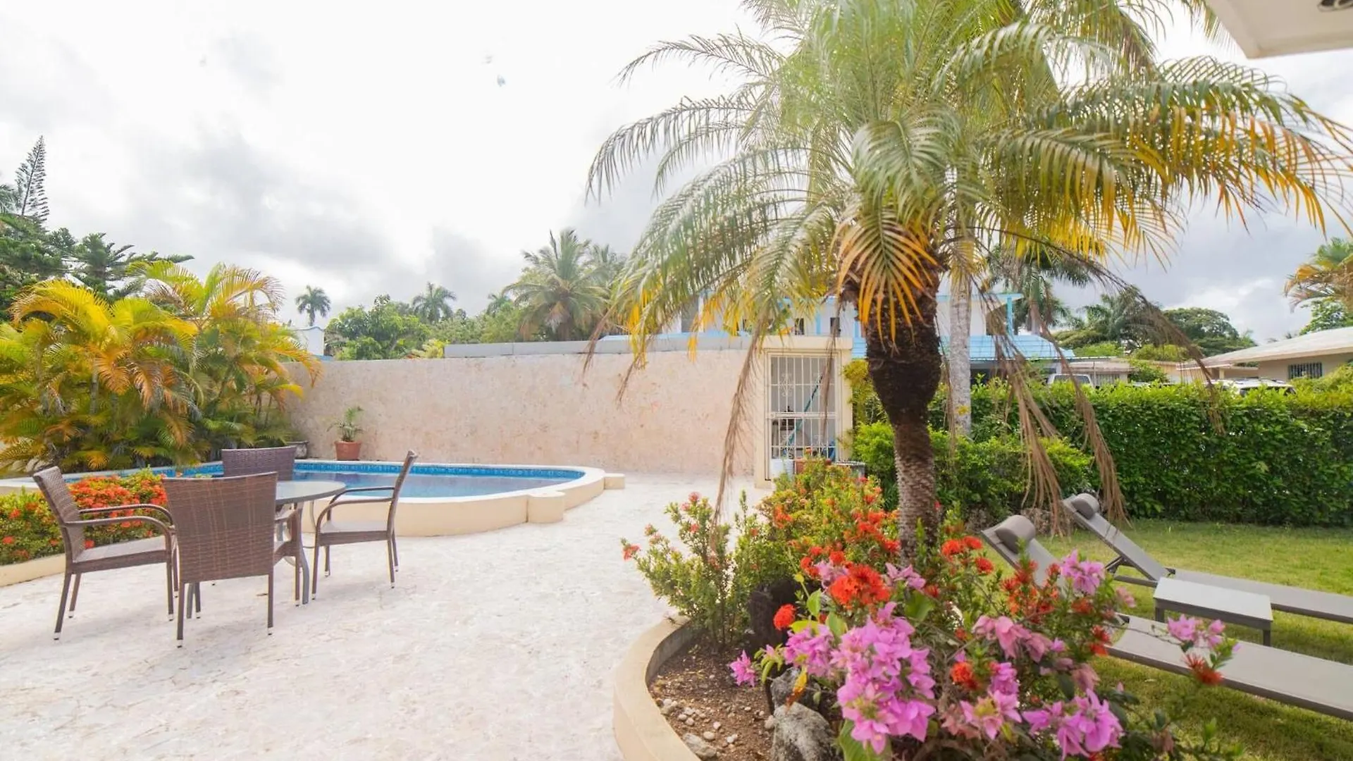 Casati Family House, Great Pool Garden Apartment Sosua